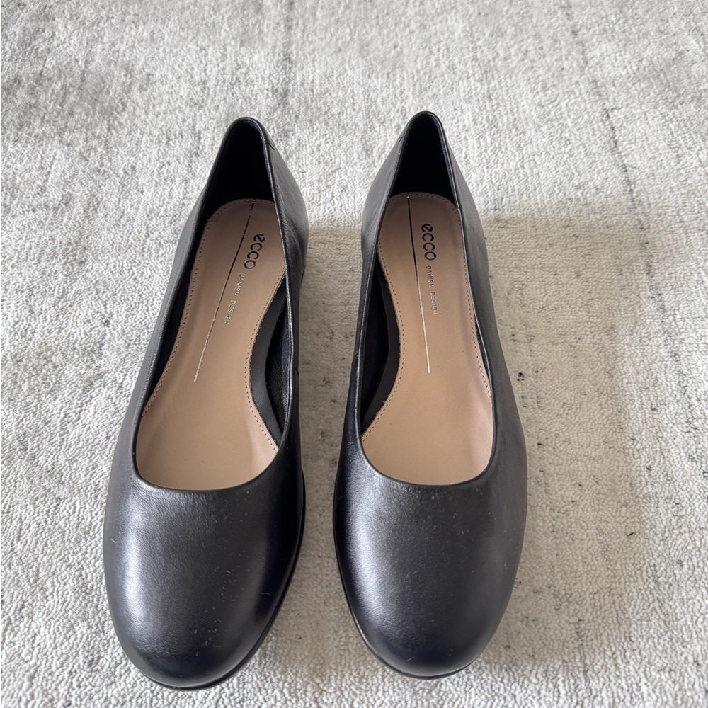 Ecco Black Leather Flats - Great for school uniform shoes